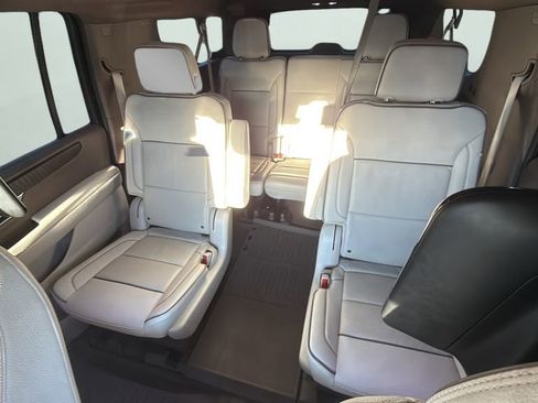 Used 2025 GMC Yukon XL Denali w/ Denali Reserve Package image 13