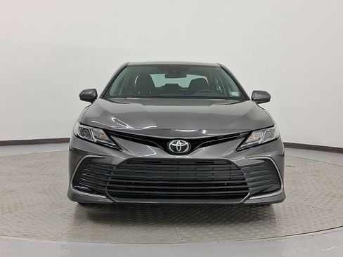 Used 2021 Toyota Camry LE image 6
