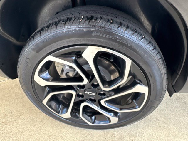 Used 2024 Chevrolet Trax RS w/ Sunroof Package FWD image 38