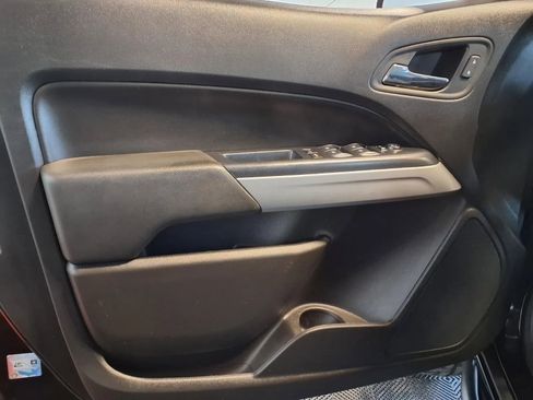 Used 2021 Chevrolet Colorado ZR2 w/ ZR2 Midnight Special Edition image 17