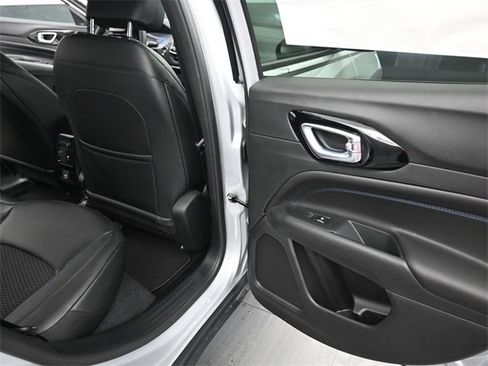 New 2026 Jeep Compass Latitude image 20