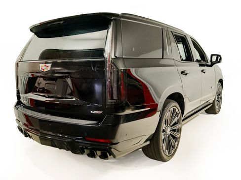 Used 2025 Cadillac Escalade V AWD/4WD image 9