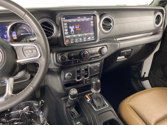 Used 2023 Jeep Wrangler Unlimited Sahara AWD/4WD image 26