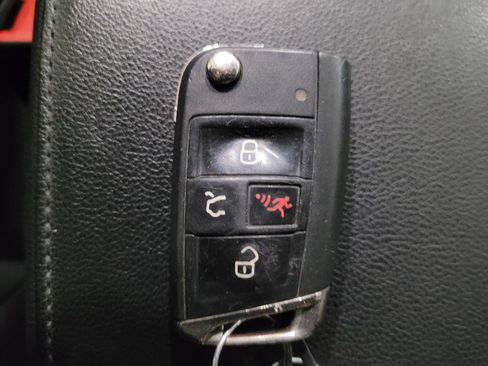 Used 2020 Volkswagen Tiguan SE AWD/4WD image 32