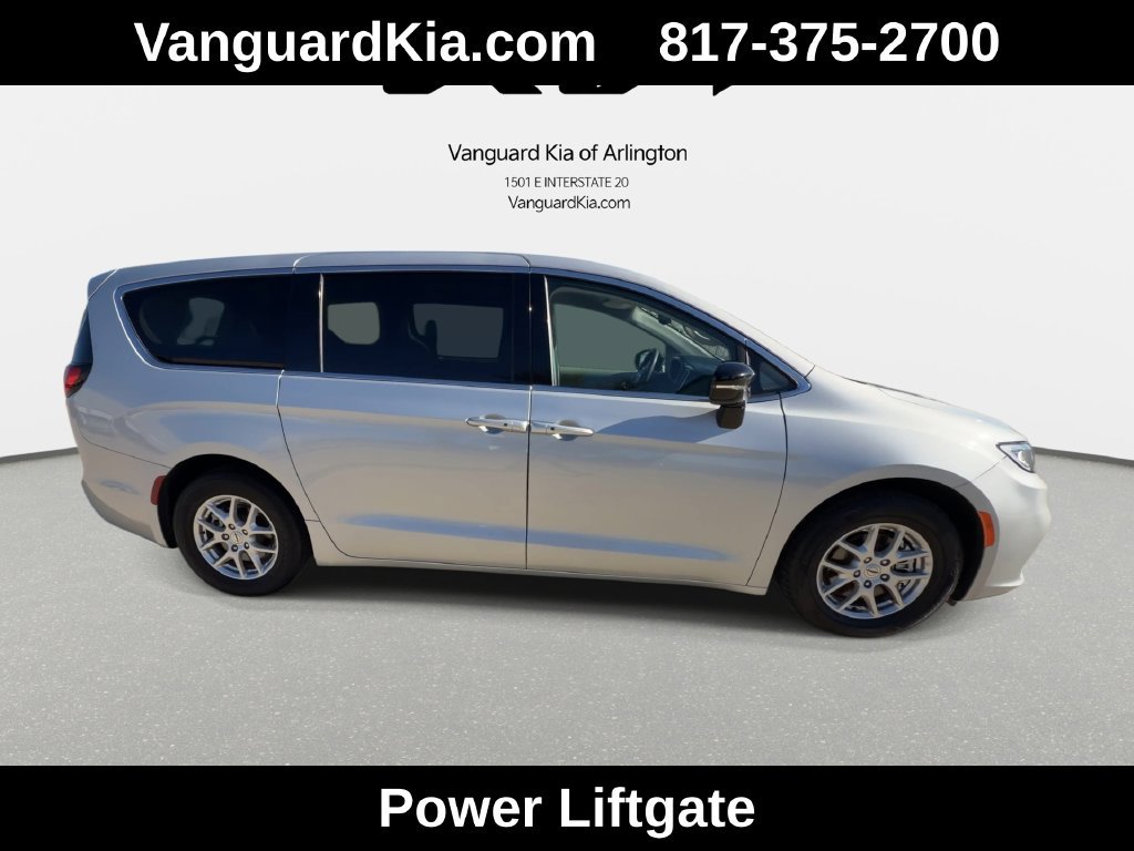 Used 2024 Chrysler Pacifica Touring-L FWD image 10