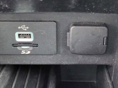 Used 2016 Ford Explorer Sport image 32