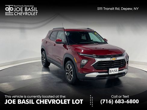 Used 2025 Chevrolet TrailBlazer LT w/ LT Cold Weather Package image 1
