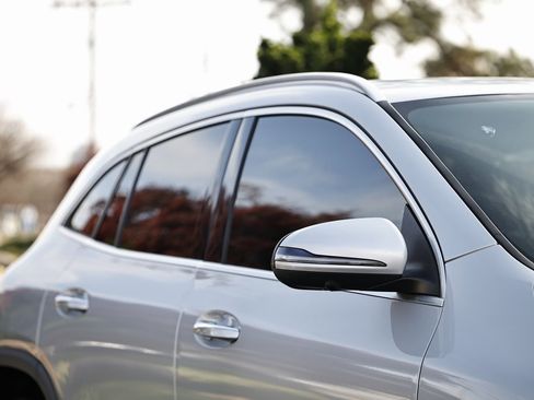 Used 2021 Mercedes-Benz GLA 250 4MATIC image 3