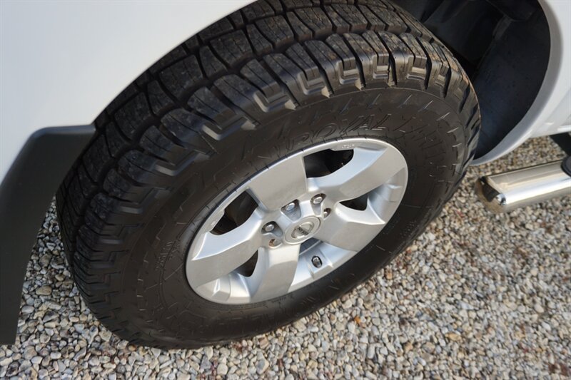 Used 2009 Nissan Frontier SE w/ SE Value Truck Pkg RWD image 45