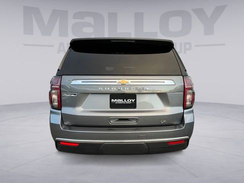 Used 2022 Chevrolet Suburban LT w/ Luxury Package image 4