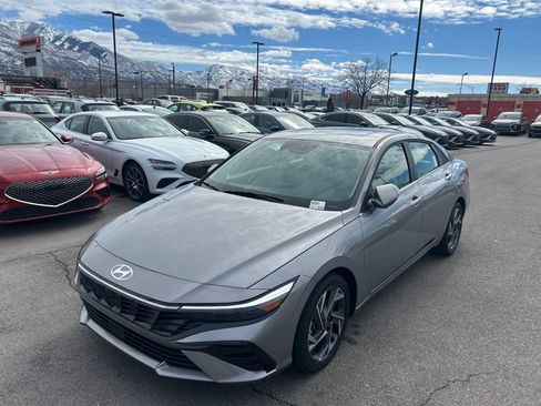 Used 2025 Hyundai Elantra Limited image 1