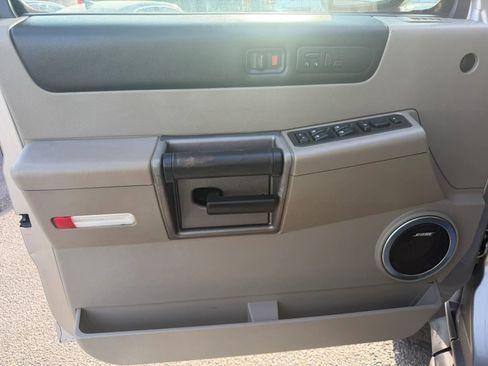 Used 2004 HUMMER H2 w/ Preferred Equipment Group image 8