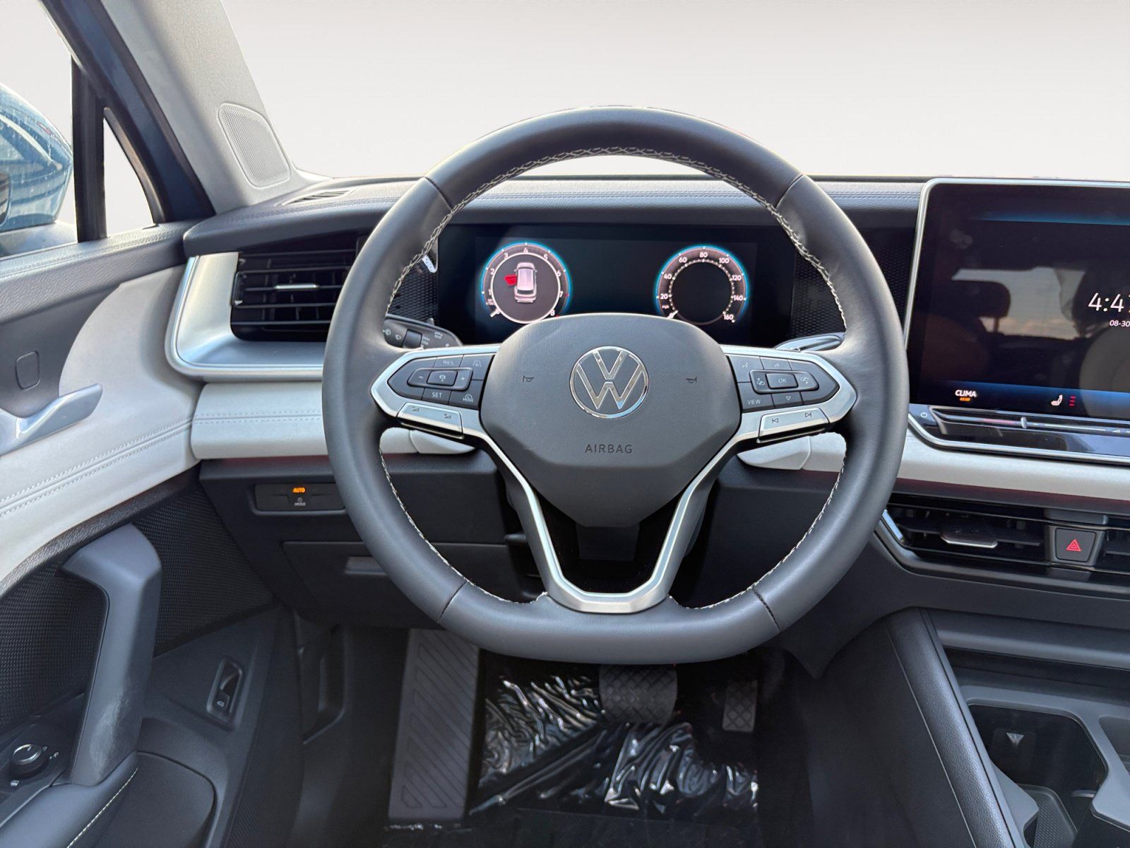 New 2026 Volkswagen Tiguan SE FWD image 15