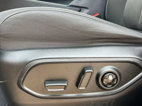 Used 2025 Jeep Grand Cherokee Laredo X w/ Luxury Tech Group I AWD/4WD image 11