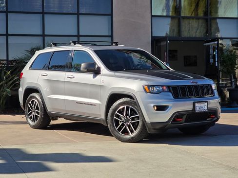 Used 2020 Jeep Grand Cherokee Trailhawk image 3