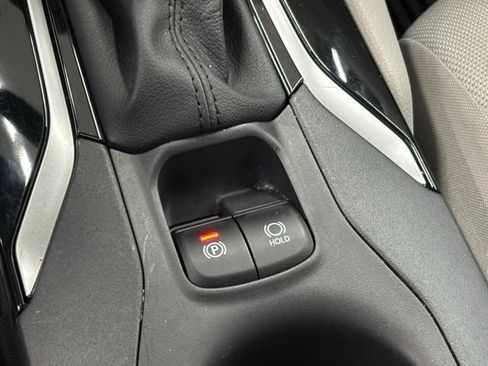 Used 2023 Toyota Corolla Cross LE image 31