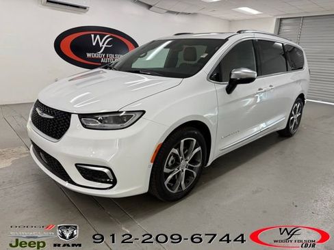 New 2026 Chrysler Pacifica Pinnacle image 1