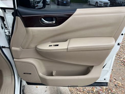 Used 2011 Nissan Quest LE FWD image 30