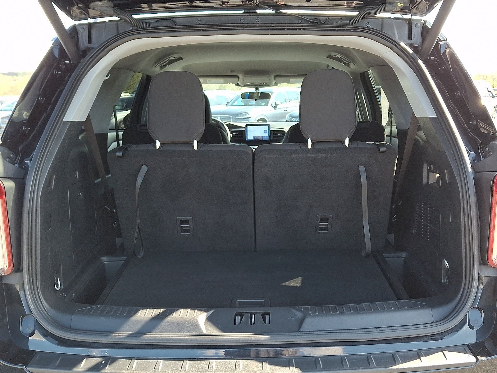 Used 2023 Ford Explorer XLT AWD/4WD image 29