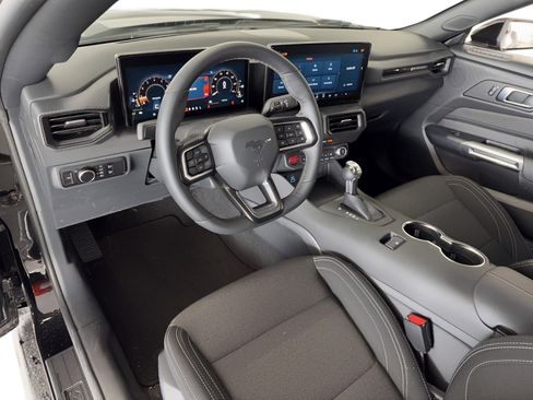 Used 2025 Ford Mustang EcoBoost image 4