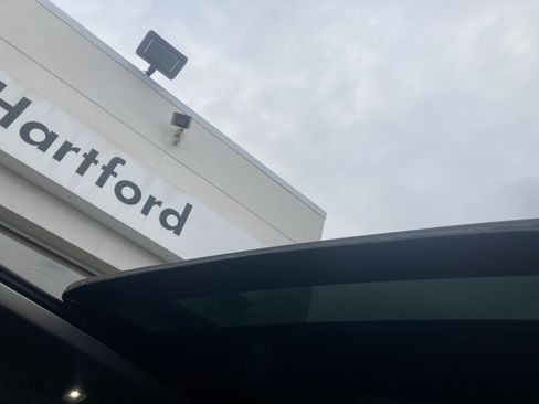 Certified 2025 Volkswagen Taos SE image 25