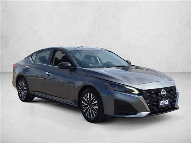 Used 2025 Nissan Altima 2.5 SV FWD image 3