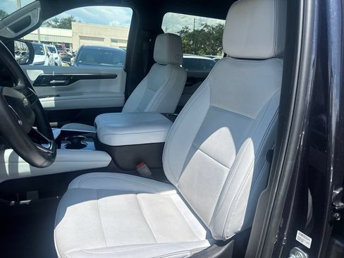 Used 2025 Chevrolet Suburban Premier AWD/4WD image 15