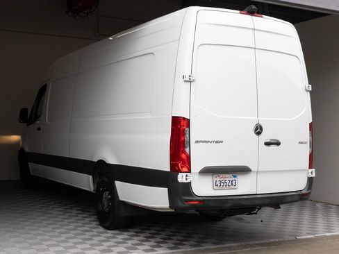 Used 2022 Mercedes-Benz Sprinter 3500 image 13
