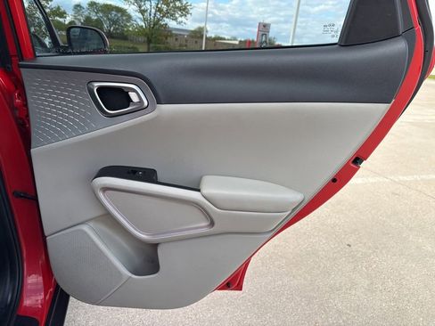Used 2020 Kia Soul LX FWD image 8
