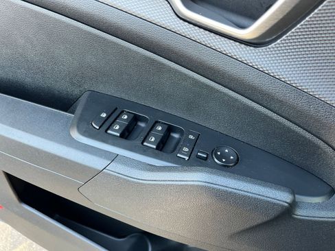 Used 2025 Kia Sportage LX image 18