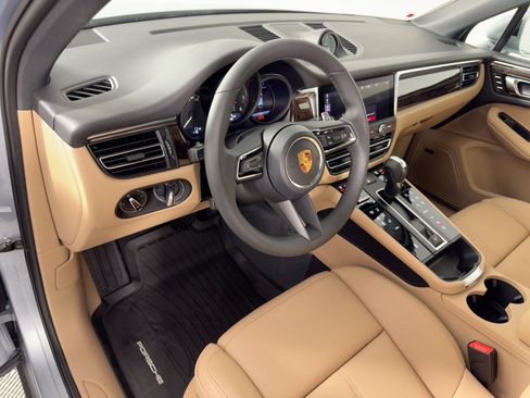 Certified 2026 Porsche Macan AWD/4WD image 4