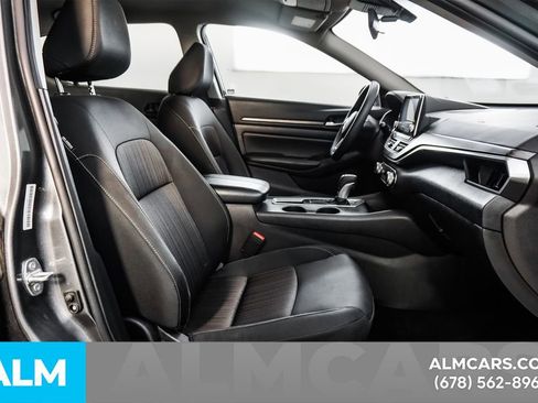 Used 2025 Nissan Altima 2.5 SV FWD image 19