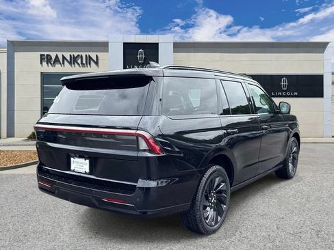 New 2026 Lincoln Navigator Reserve w/ Jet Appearance Package AWD/4WD image 7
