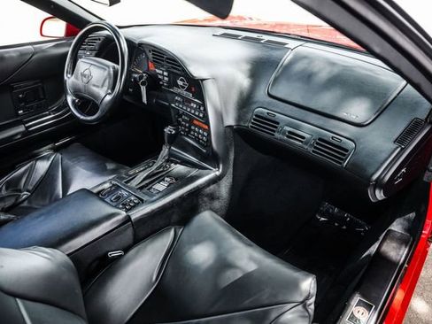 Used 1994 Chevrolet Corvette Coupe RWD image 22