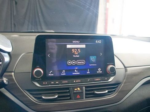 Used 2024 Nissan Altima 2.5 SV FWD image 33