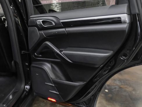 Used 2018 Porsche Cayenne AWD/4WD image 43