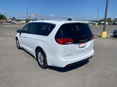 New 2026 Chrysler Voyager LX FWD image 4