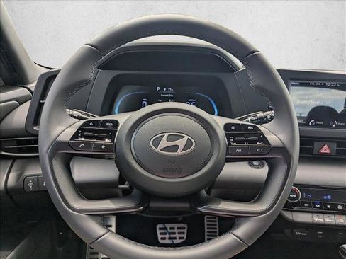 Used 2025 Hyundai Elantra Sport image 10