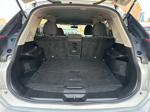 Used 2017 Nissan Rogue SV image 22