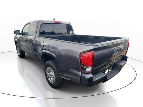 Used 2018 Toyota Tacoma SR RWD image 5