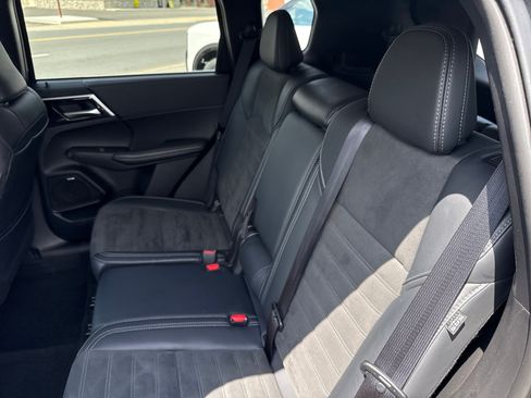 Used 2025 Mitsubishi Outlander SE AWD/4WD image 13