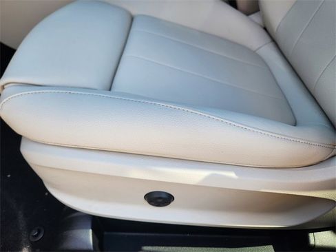 New 2026 Mercedes-Benz GLB 250 4MATIC image 9