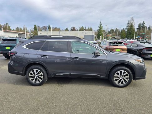 Used 2022 Subaru Outback Premium image 8