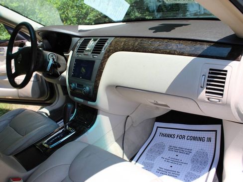 Used 2011 Cadillac DTS image 36