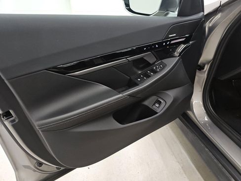 Used 2024 BMW 530i image 9