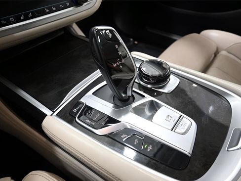 Used 2016 BMW 750i xDrive AWD/4WD image 24