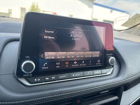 Used 2024 Nissan Rogue S AWD/4WD image 10