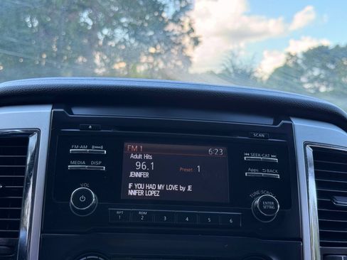 Used 2017 Nissan Titan SV RWD image 26