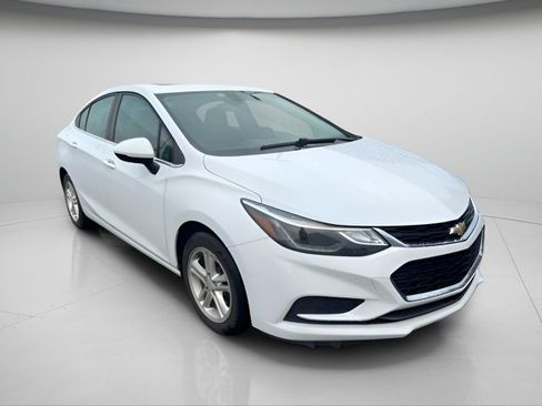 Used 2016 Chevrolet Cruze LT w/ Sun And Sound Package FWD image 5