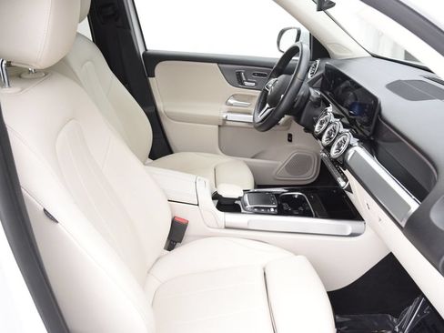 Used 2022 Mercedes-Benz GLB 250 4MATIC image 16